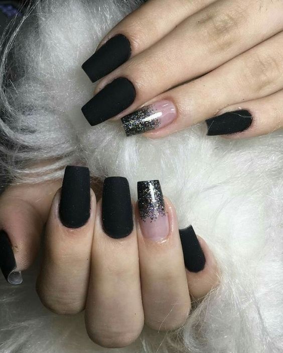 unhas pretas com francesinha