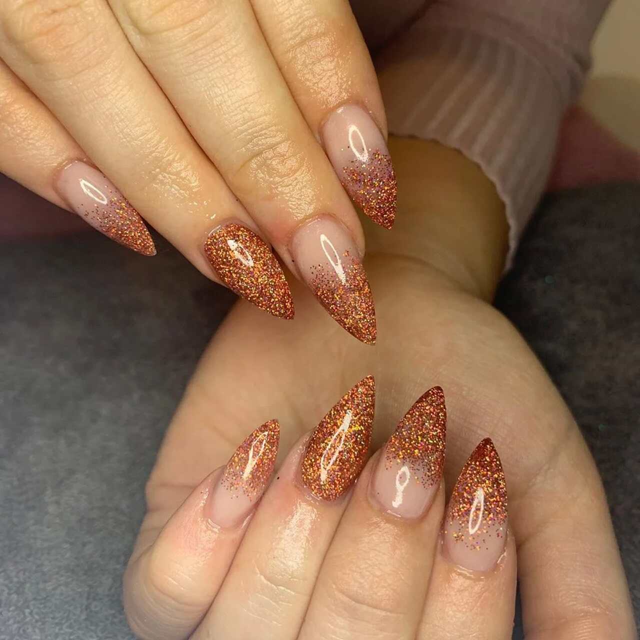 unha laranja com glitter grosso