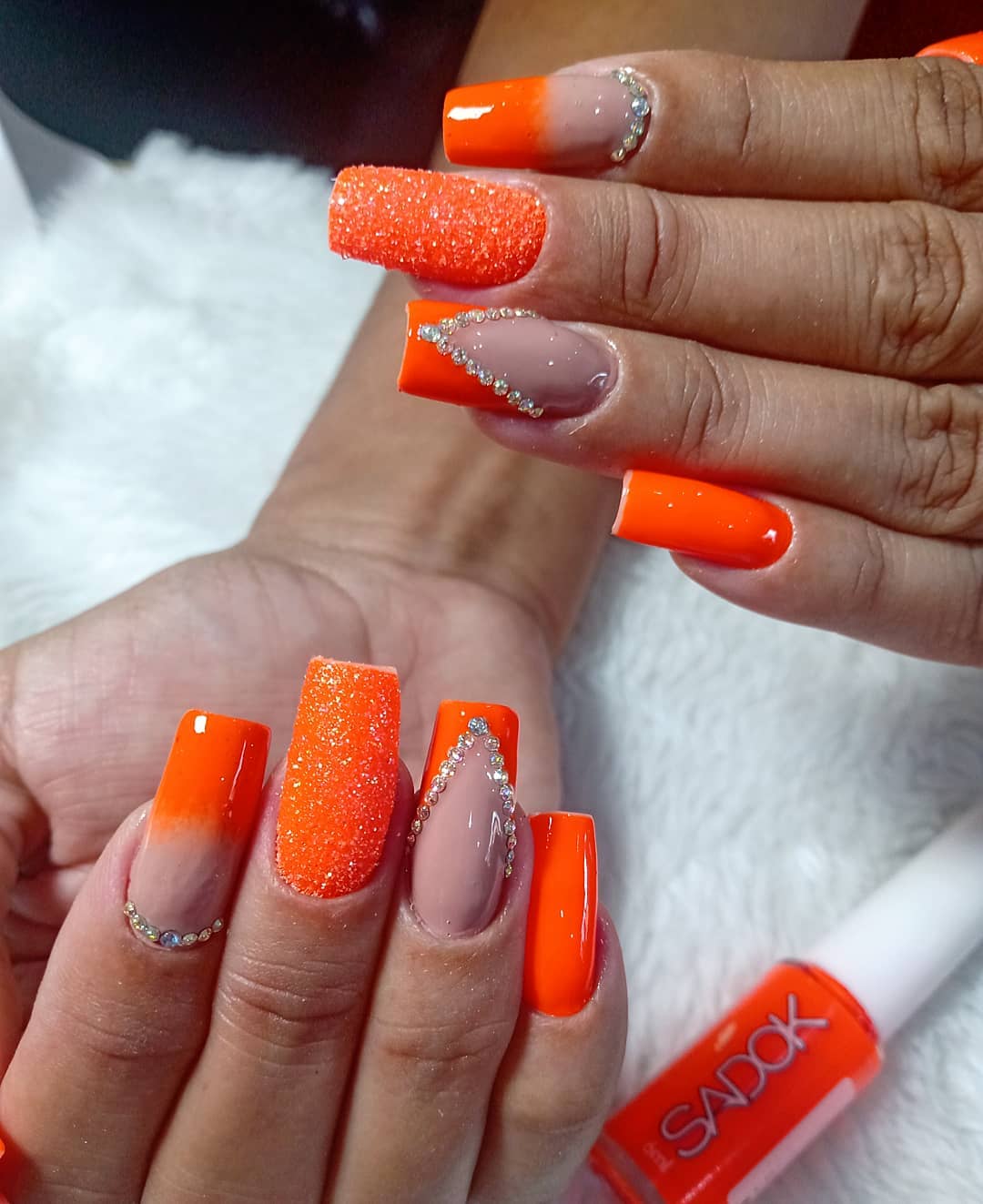 unha laranja abóbora com glitter