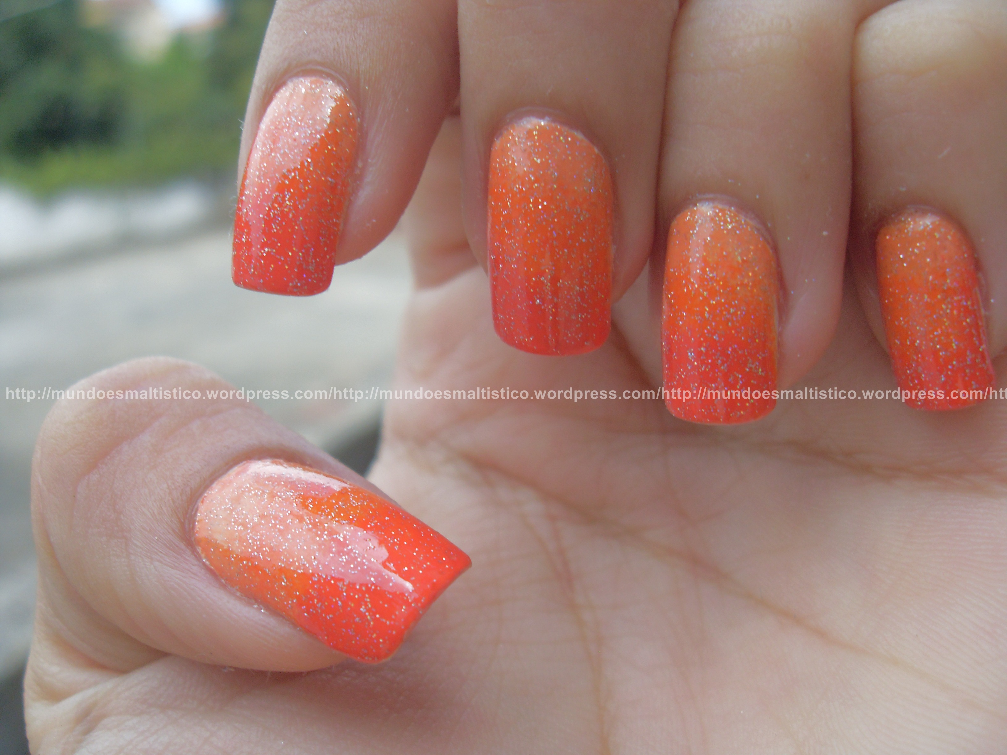 unha laranja com glitter refletivo
