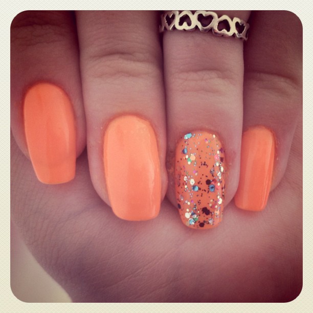 unha laranja com glitter degradê