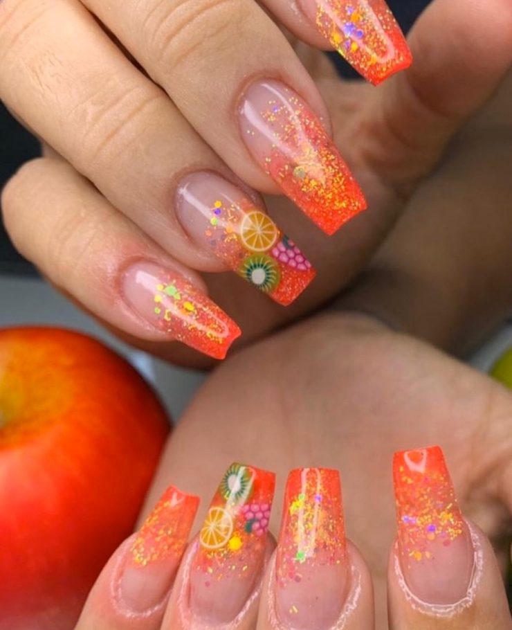 unha laranja com glitter refletivo