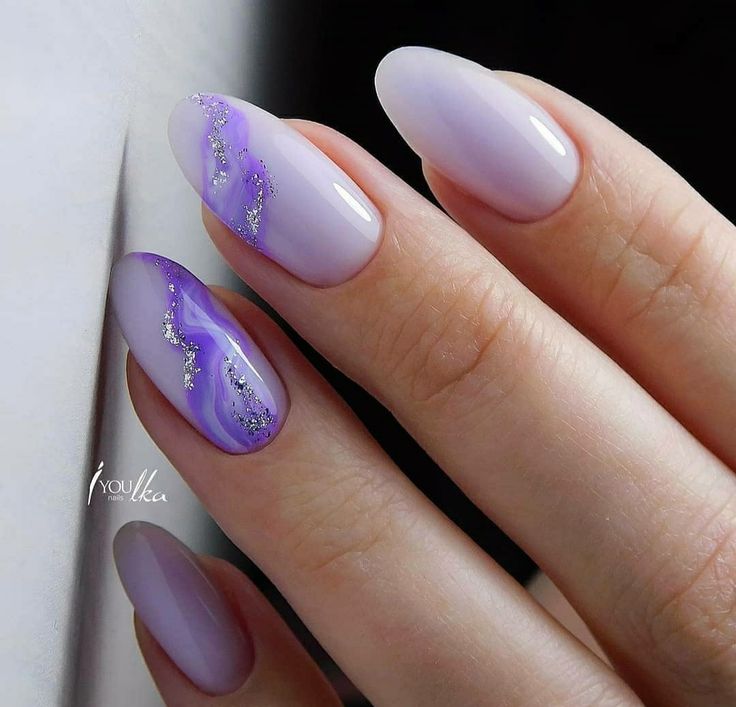 como fazer degradê lilás e branco nas unhas