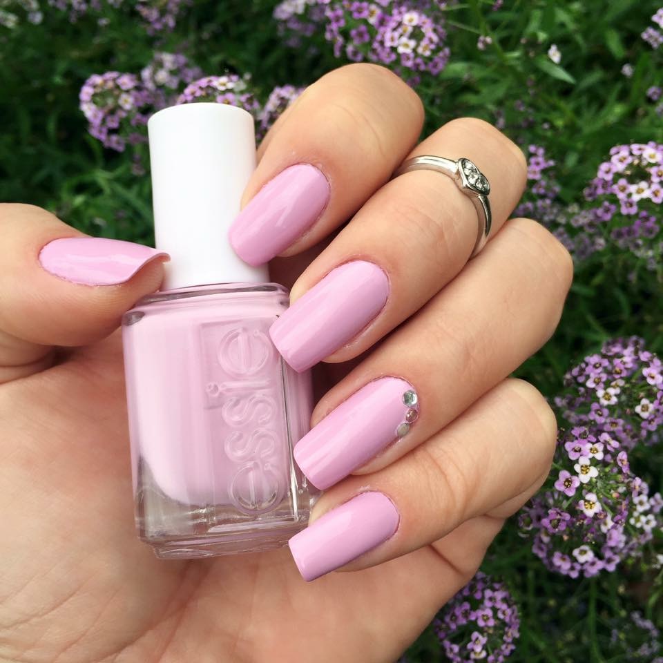 unha lilás com filha única em tons diferentes