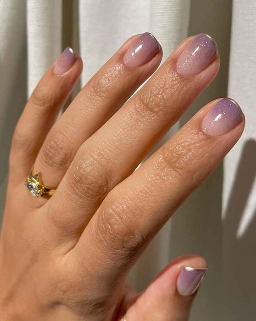 unha lilás com francesinha