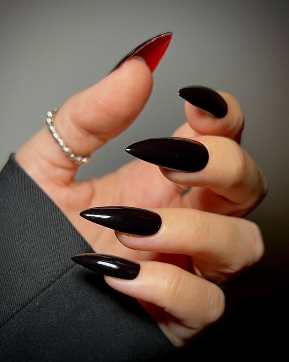 unhas louboutin fosco