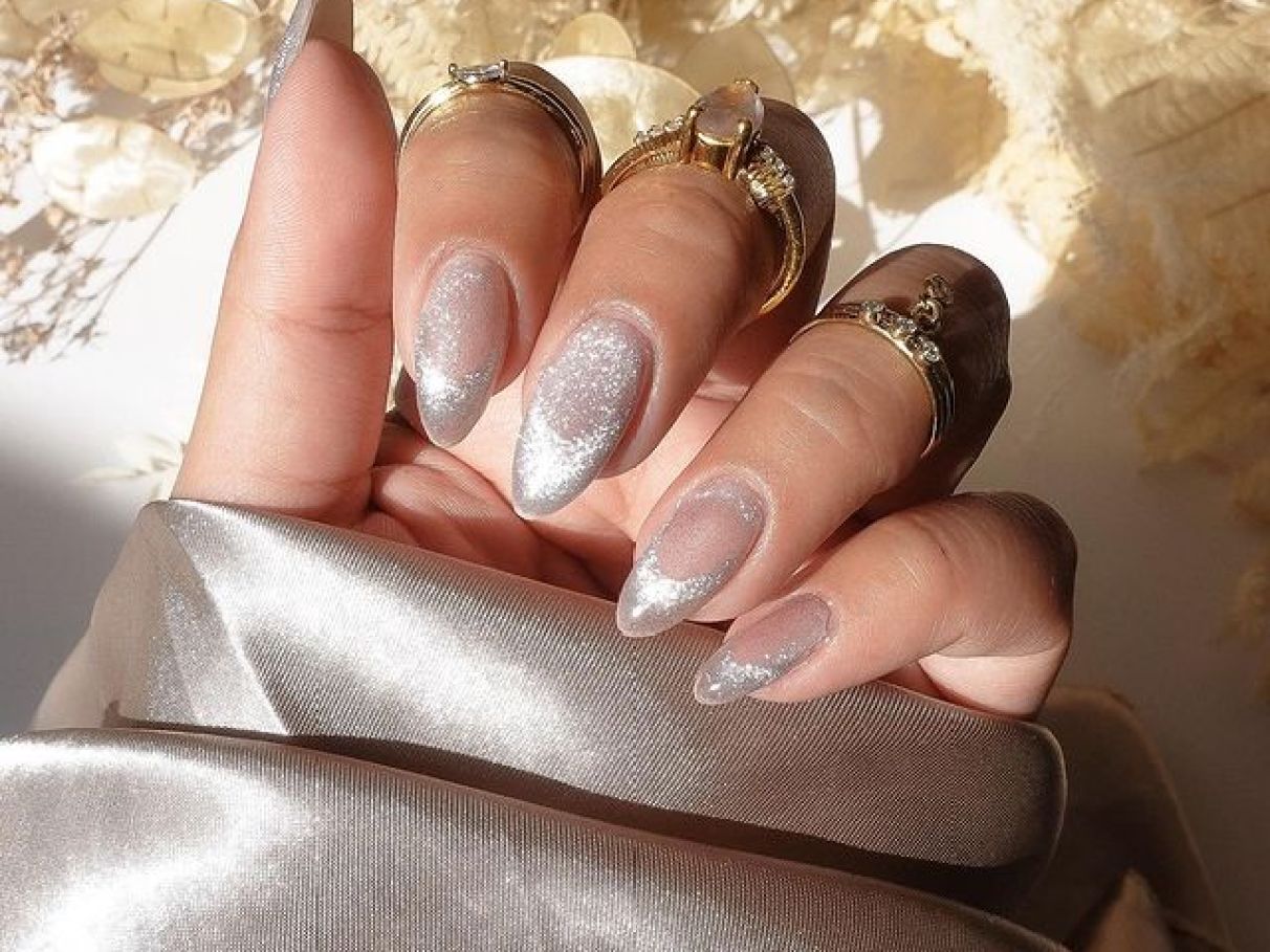 Cabine LED/UV e Esmalte em Gel: Tudo Sobre a Finalização das Unhas Magnéticas