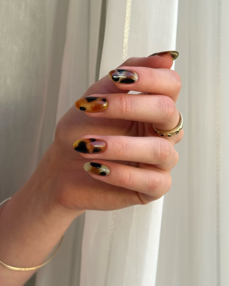 ideias de unhas marrons decoradas