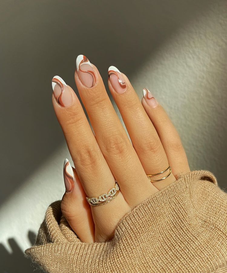 Cores que Combinam com Unhas Marrom Claro: Dicas de Acessórios e Roupas