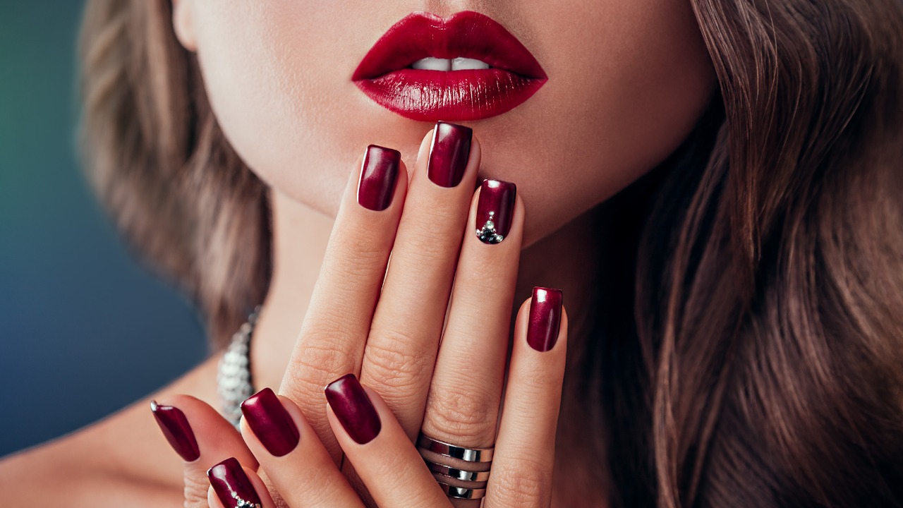 Inspirações de Nail Art Metalizada: 10 Ideias para Arrasar em Qualquer Ocasião
