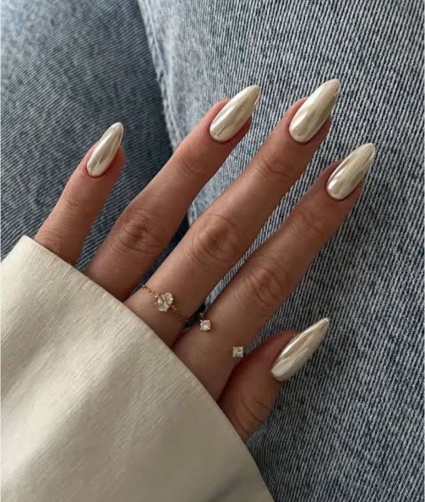 Tendências de Cores para Unhas Metalizadas em 2026: Do Clássico ao Ousado