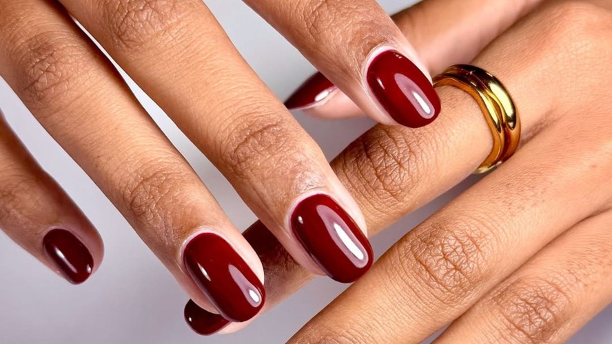 Técnicas e Produtos para o Efeito Clean Girl; Fortalecimento e Saúde das Unhas: O Que Você Precisa Saber