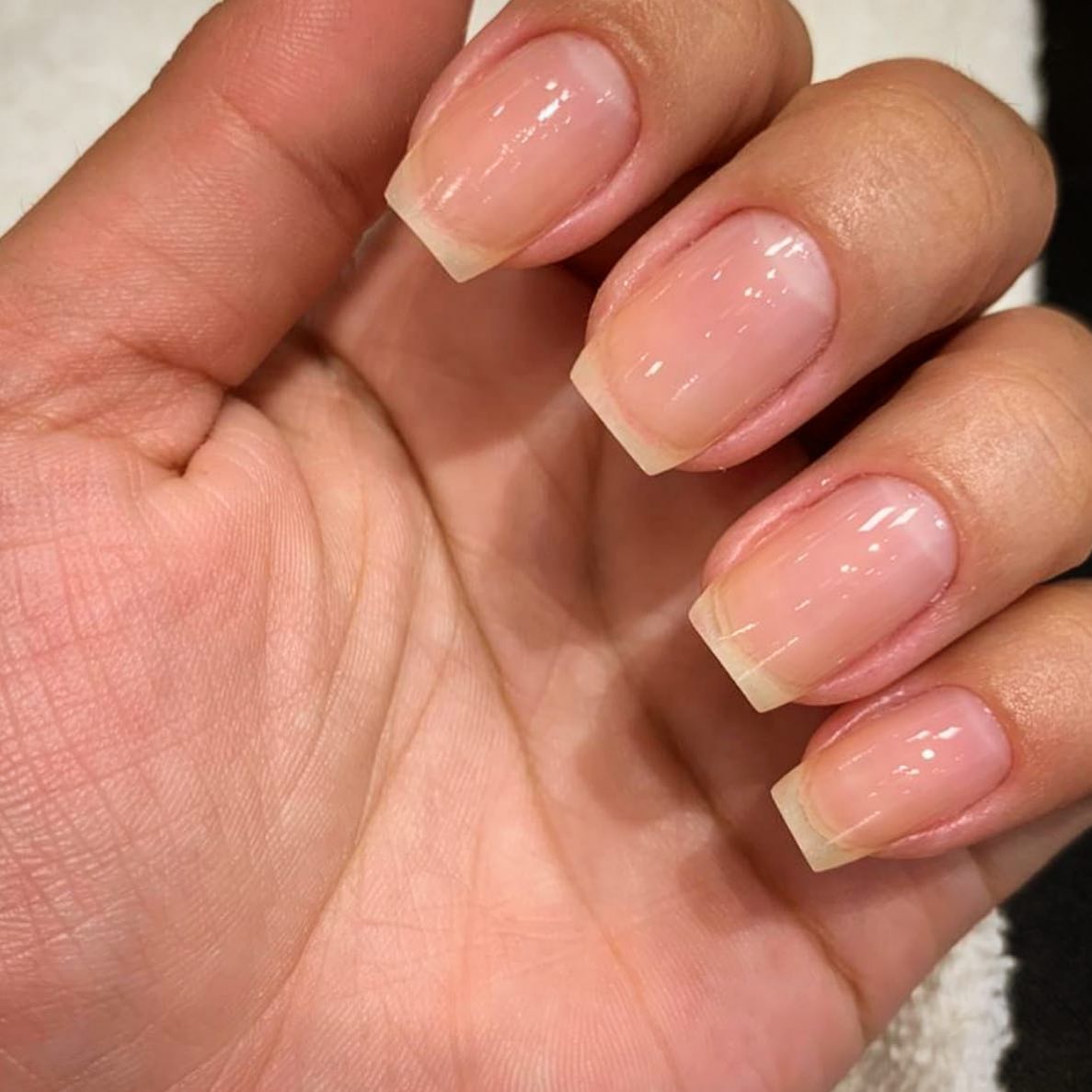 Técnicas e Produtos para o Efeito Clean Girl; Fortalecimento e Saúde das Unhas: O Que Você Precisa Saber