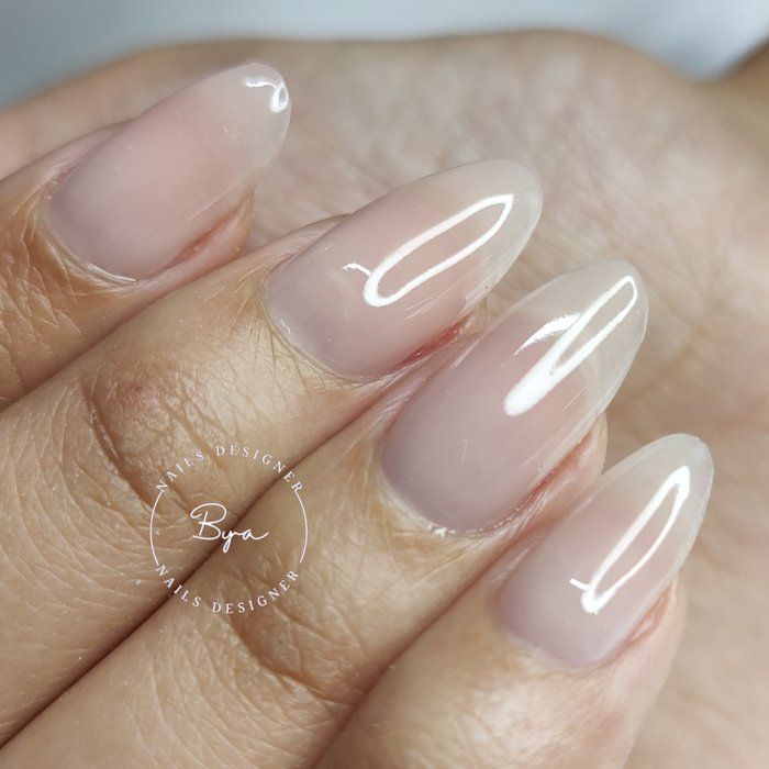 banho de gel em unhas curtas