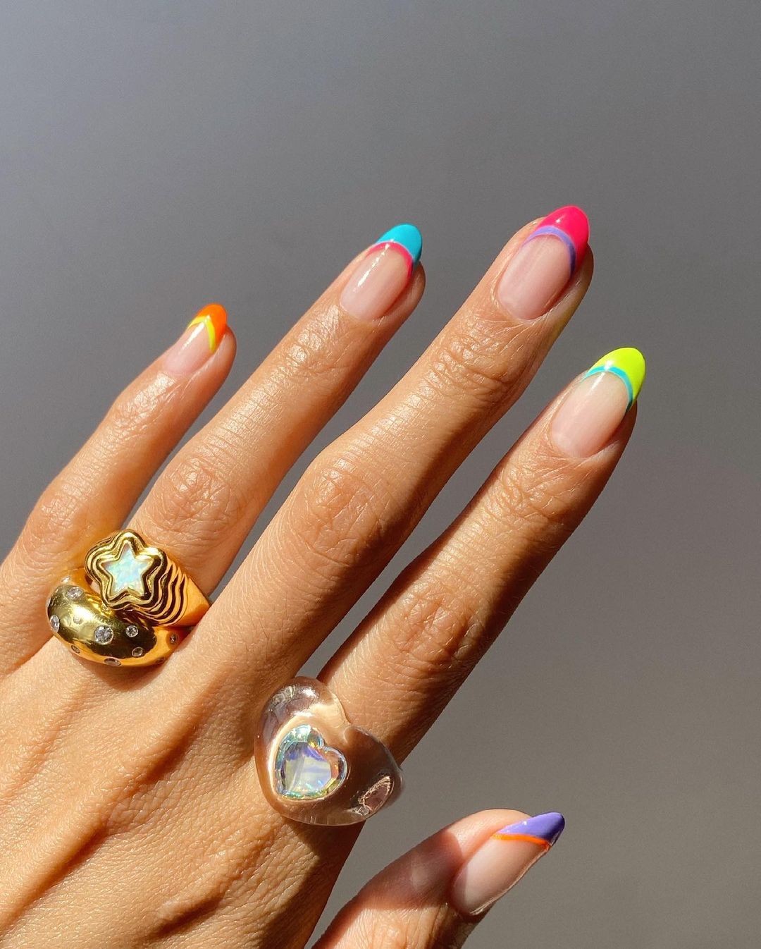 ideias de unhas neon para o verão