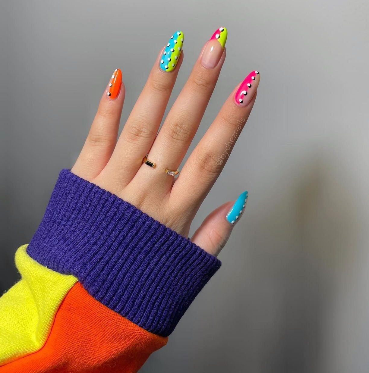 erros comuns ao usar esmalte neon