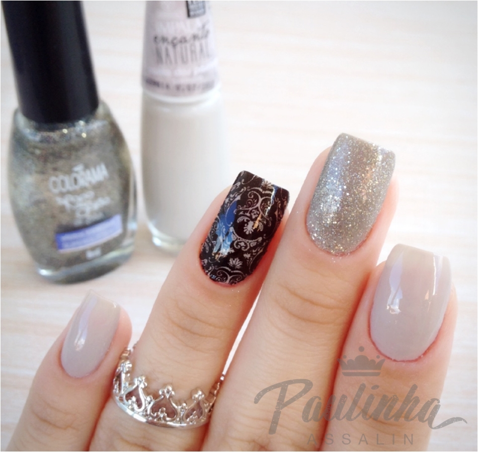 Unhas nude com glitter fino
