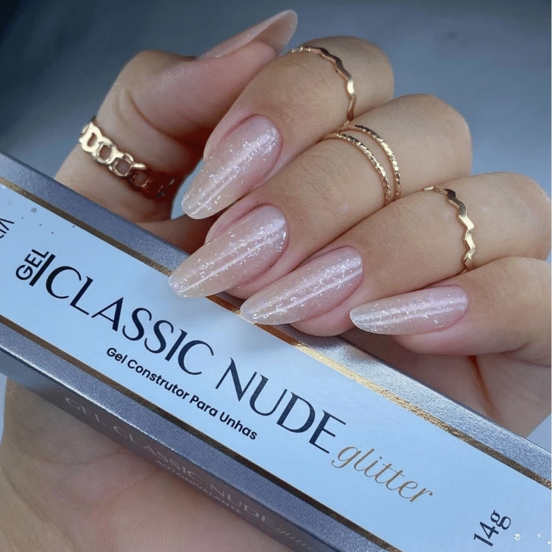 Unhas nude com francesinha de glitter
