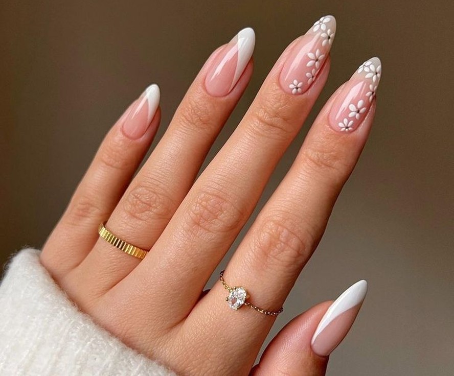 quanto custa fazer unhas nude com dourado