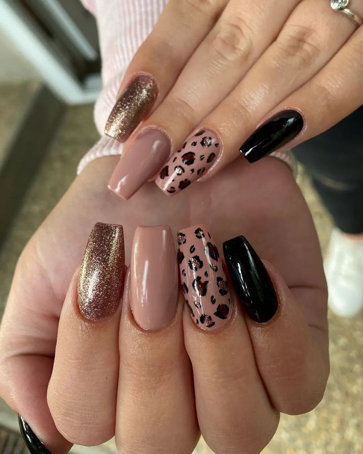Unhas amendoadas nude