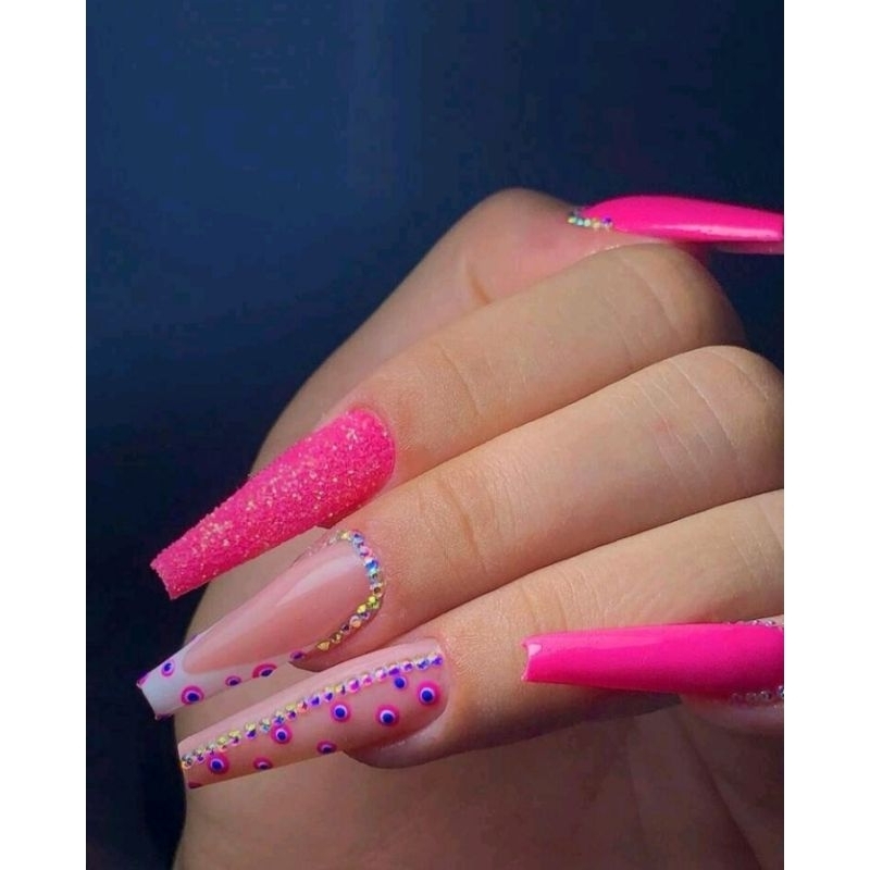 unha olho grego rosa e branco