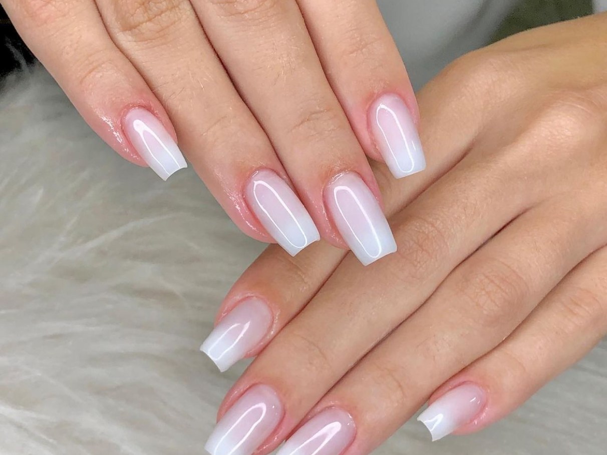 Unhas de Noiva 2026: Do Clássico Off-White ao Efeito Perolado