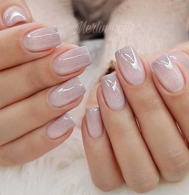 unhas em tons pastel para madrinha