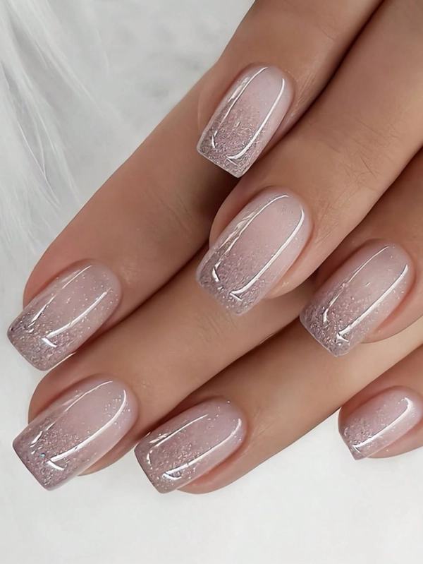 unhas em tons pastel para madrinha