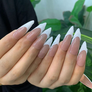 Alongamento de Unhas e Cutilagem: Por Que Evitar em Crianças e Alternativas Seguras