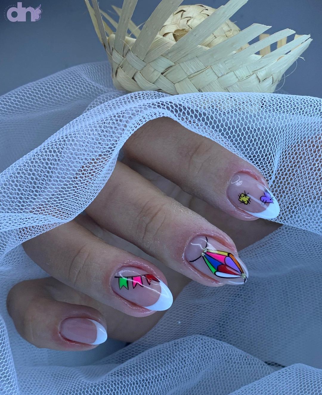 Bandeirinhas e Mais: As Unhas que Vão Bombar na Festa Junina
5. Unhas Juninas Sofisticadas: Mix de Cores e Estilos para 2026