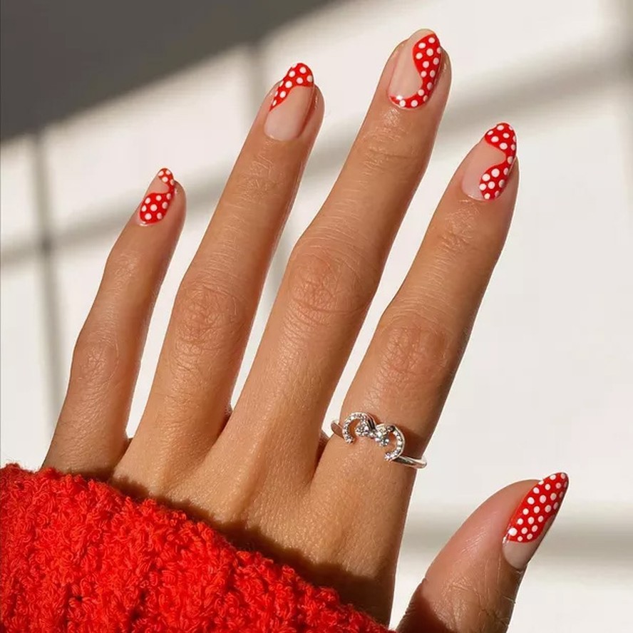 5 ideias de títulos:
1. Unhas Juninas 2026: Do Clássico Xadrez às Tendências Minimalistas
2. Inspire-se: As Unhas Perfeitas para sua Festa Junina em 2026
3. Guia Completo: Decoração de Unhas para São João 2026
4. Xadrez