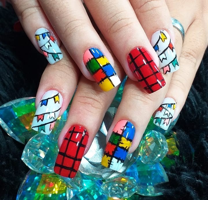 Bandeirinhas e Mais: As Unhas que Vão Bombar na Festa Junina
5. Unhas Juninas Sofisticadas: Mix de Cores e Estilos para 2026