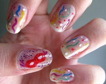 Ideias de nail art com glitter para um Carnaval inesquecível