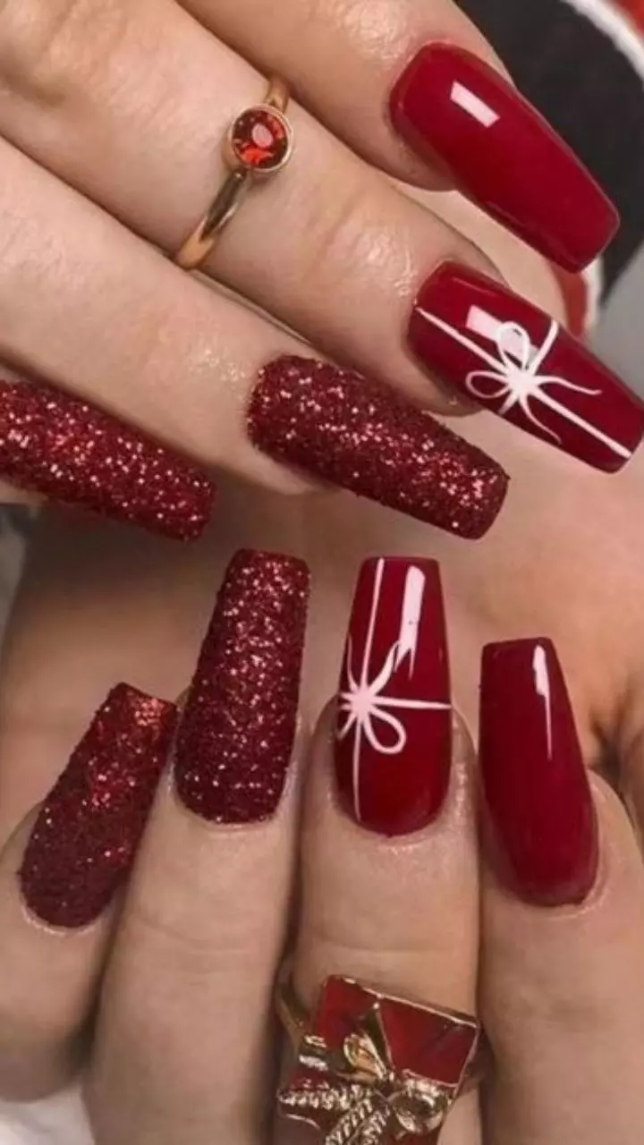 Efeito Cromado e Nonicure: As Tendências Modernas para Suas Unhas de Fim de Ano