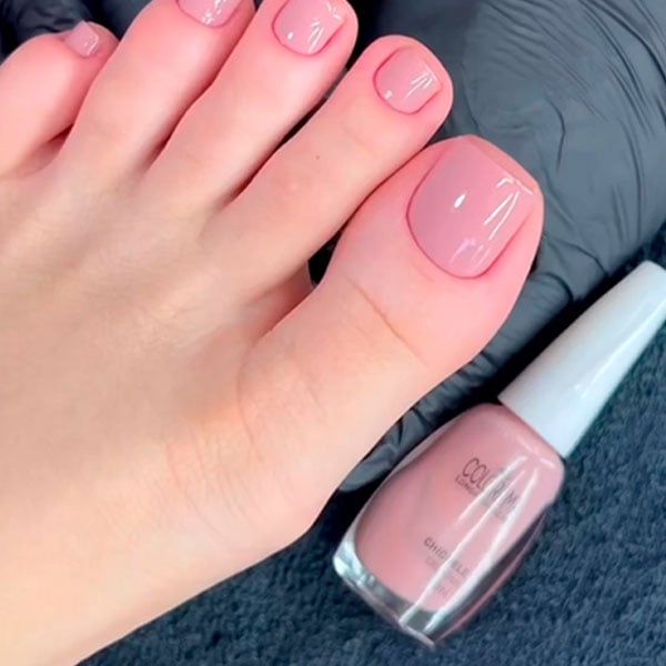 unha decorada pé esmalte comum ou em gel