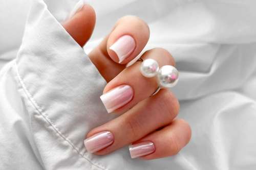 Unhas Peroladas: Inspirações Chiques para Noivas e o Dia a Dia