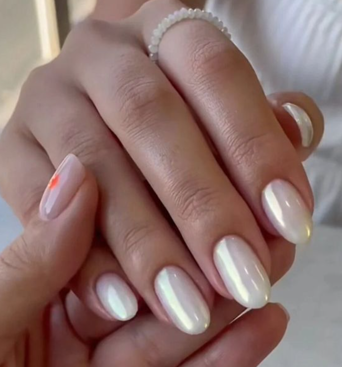 Dicas Essenciais para uma Aplicação Impecável de Esmalte Perolado