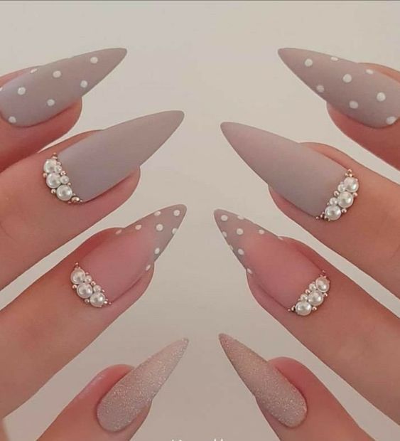 Sintomas e Como Tratar Eficazmente
3. Unha Preta: O Que Pode Ser e Quando Procurar um Médico
4. Infecções Bacterianas nas Unhas: Identificação e Cuidados
5. Onicogrifose: Conheça as