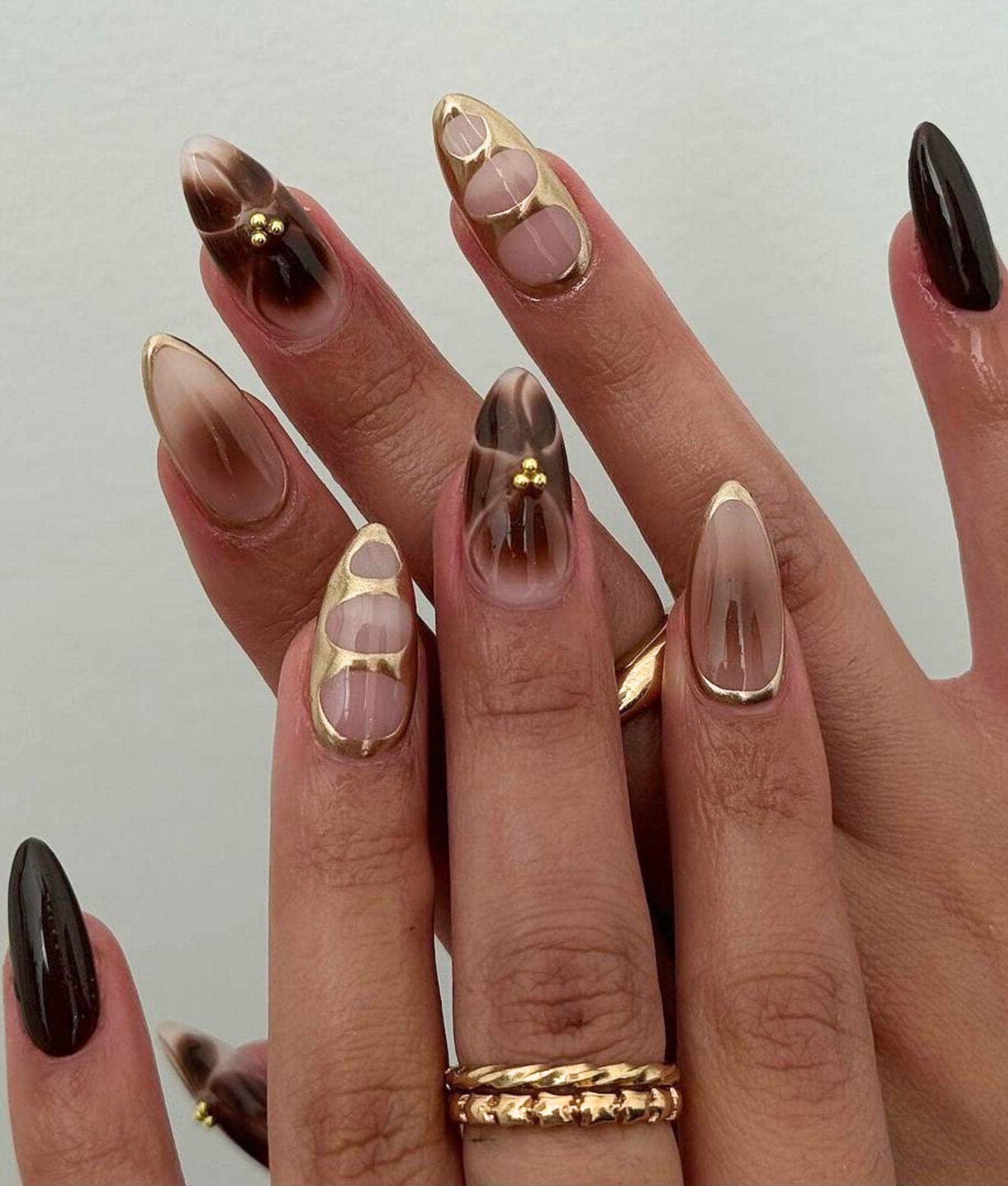 5 ideias de títulos:
1. Unhas Amendoadas: O Guia Completo para Escolher e Aplicar
2. As Melhores Marcas de Unhas Postiças Amendoadas para um Look Perfeito
3. DIY Unhas Amendoadas: Transforme Suas Unhas em Casa
4. Unhas Autocolantes Amendoadas: Praticidade e Beleza em Minutos
5. Tendência Almond Nails: Como Conseguir o Efeito em Casa