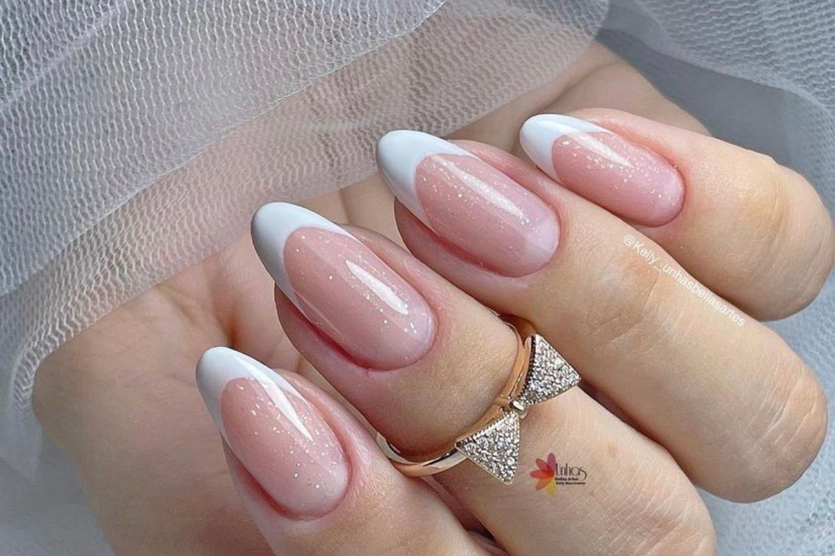 5 ideias de títulos:
1. Unhas Amendoadas: O Guia Completo para Escolher e Aplicar
2. As Melhores Marcas de Unhas Postiças Amendoadas para um Look Perfeito
3. DIY Unhas Amendoadas: Transforme Suas Unhas em Casa
4. Unhas Autocolantes Amendoadas: Praticidade e Beleza em Minutos
5. Tendência Almond Nails: Como Conseguir o Efeito em Casa