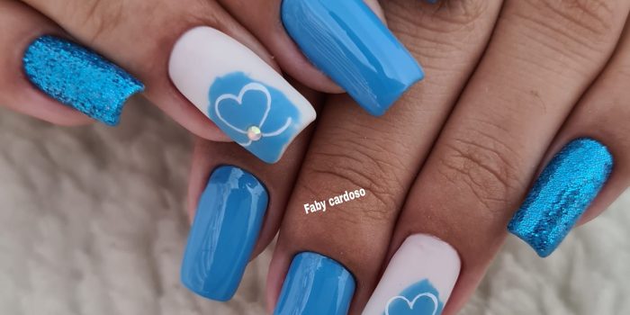 Tendências de Unhas Postiças Azuis para Cada Ocasião