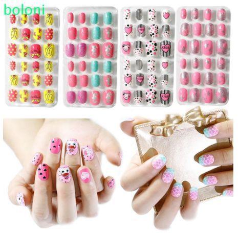 Cuidados e Alternativas
4. Unhas Divertidas e Seguras: O Que os Pais Precisam Saber Sobre Unhas Postiças Infantis
5. Alergias e Danos: Por Que a SBP Desaconselha Certos Tipos de Unhas em Crianças