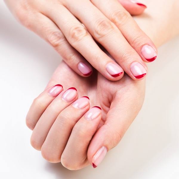 Unhas Postiças Realistas: Autocolante vs. Cola – Qual a Melhor Opção para Você?