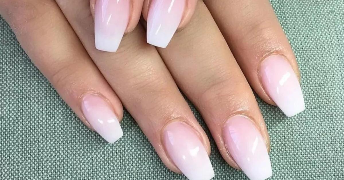 unha postiça realista francesinha branca com glitter