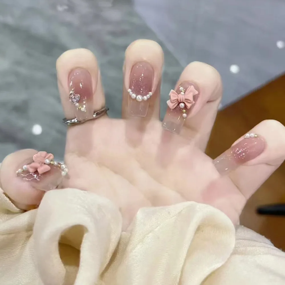 5 ideias de títulos: 1. Unhas Postiças Rosa Realistas: Guia Completo de Estilos e Aplicação. 2. Baby Boomer Rosa: Como Conseguir o Efeito Degradê Perfeito. 3. Unhas Almond e Bailarina Rosa: Tendências que Alongam os Dedos. 4. Durabilidade e Praticidade: Os Benefícios das Unhas Postiças Realistas. 5. Onde Comprar Unhas Postiças Rosa Realistas: Dicas de Lojas e Plataformas.