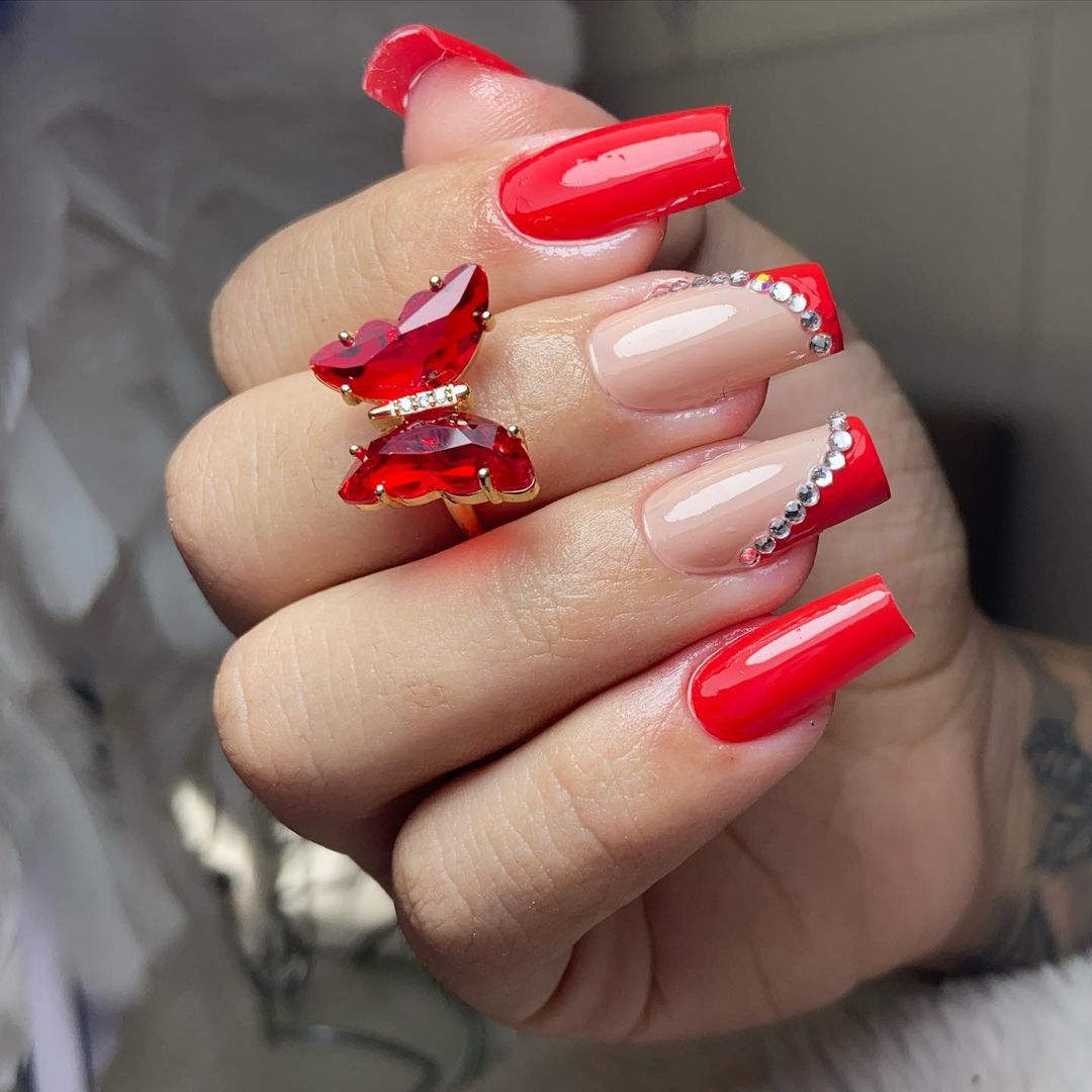 unha postiça vermelha