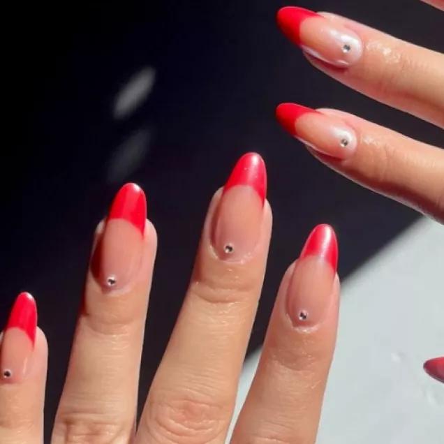 Marcas de unhas postiças vermelhas: Um comparativo entre Macrilan, Dompel e outras