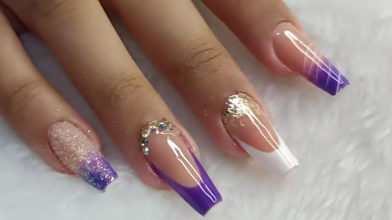 unha postiça autocolante ou cola qual melhor