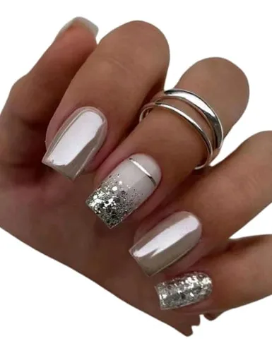 Unhas Prata com Glitter e Degradê: Perfeitas para Festas de Fim de Ano