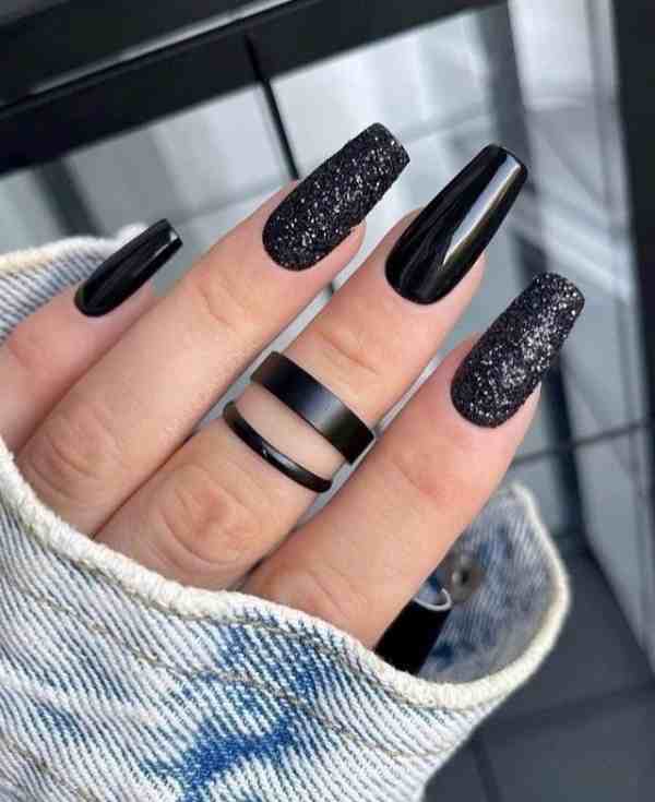 erros comuns ao fazer unha preta com glitter